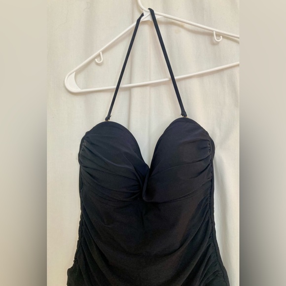 La Blanca Elegant Black Ruched Halter Swimsuit Size 8 - Picture 2 of 9